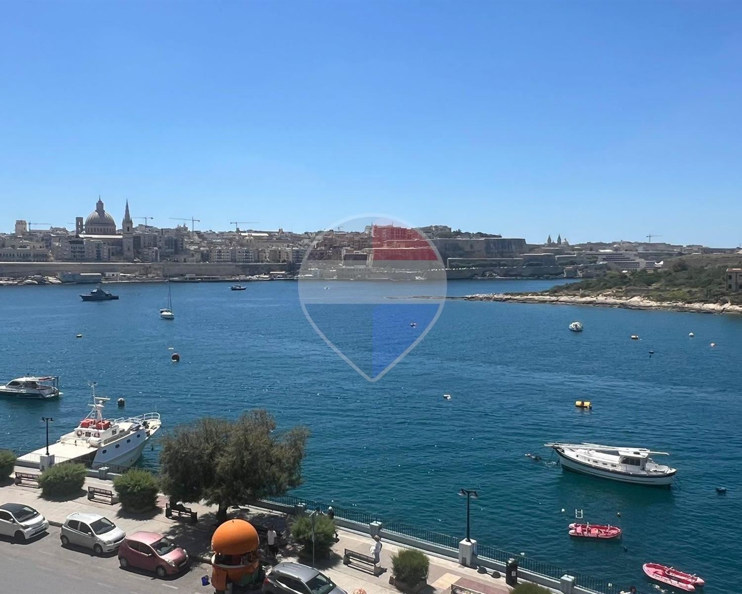 Sliema - Seafront Apartment